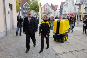 ###cat:6652### Deutsche Post DHL Group Vorstellung Postbot, Bad Hersfeld, 041017 ******************************************************************* copyright by: deutsche post dhl group/bernd georg